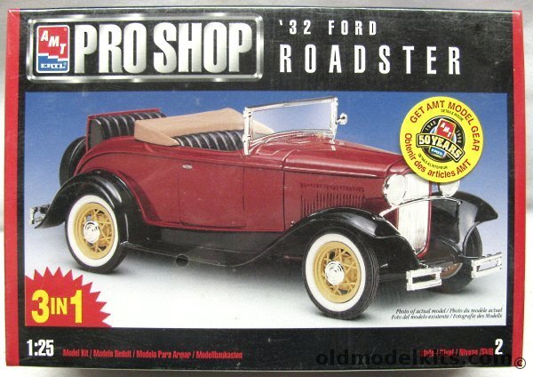 AMT 1/25 1932 Ford Roadster - 3 in 1 - Stock / Drag / Custom, 8351 plastic model kit